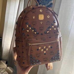 MCM Stark Side Studs Small to medium Backpack in Cognac Visetos Leather
